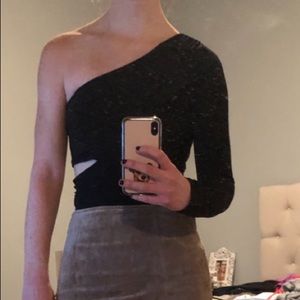 Black one shoulder cutout crop top